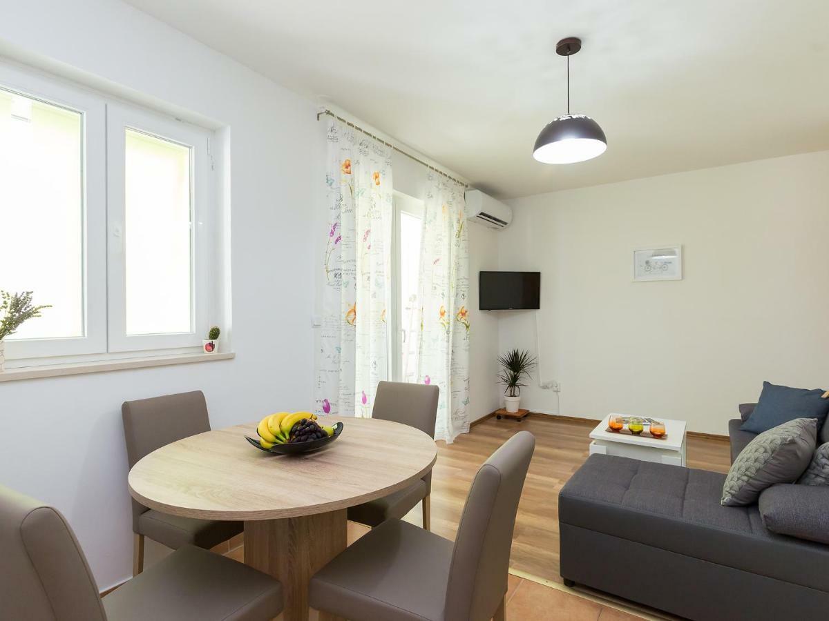 Apartment Lory'S Place Πούλα Εξωτερικό φωτογραφία